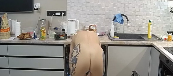 Medea on Voyeur TV – She loads the dishwasher