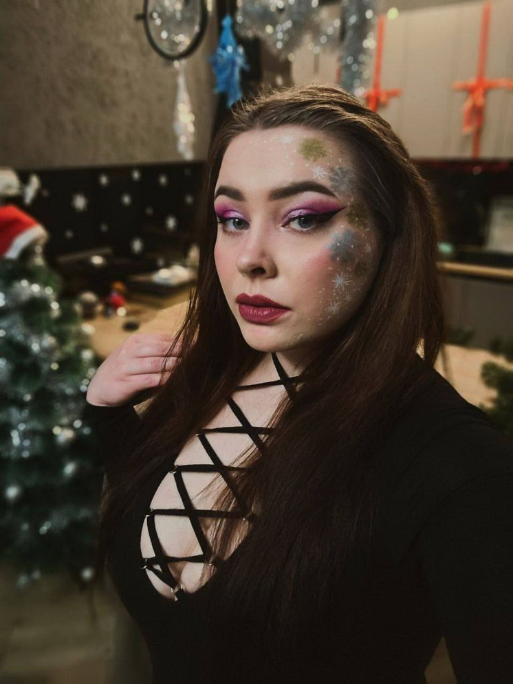 Aora on Voyeur TV show